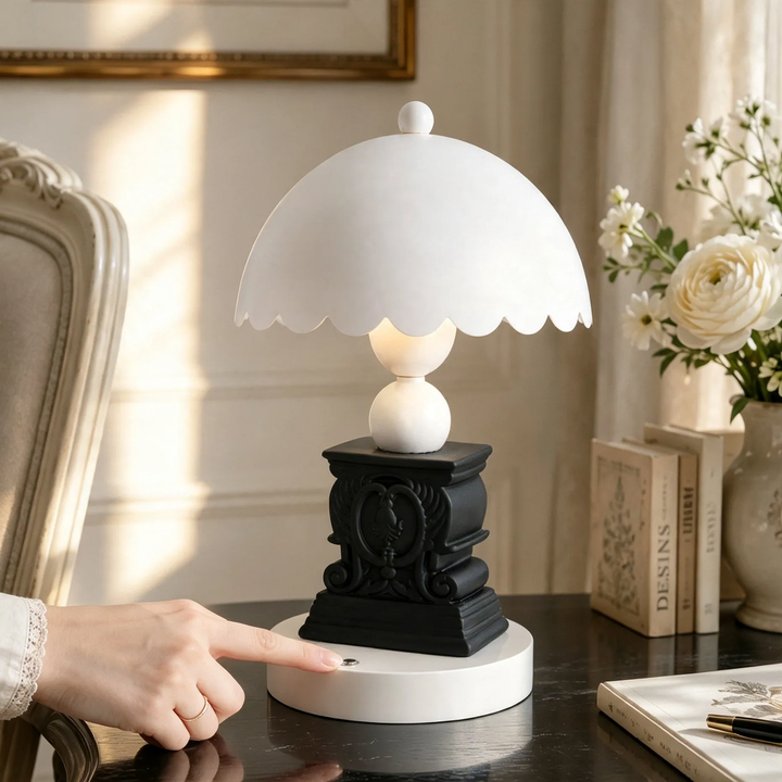 Table lamp with column shape and relief pattern