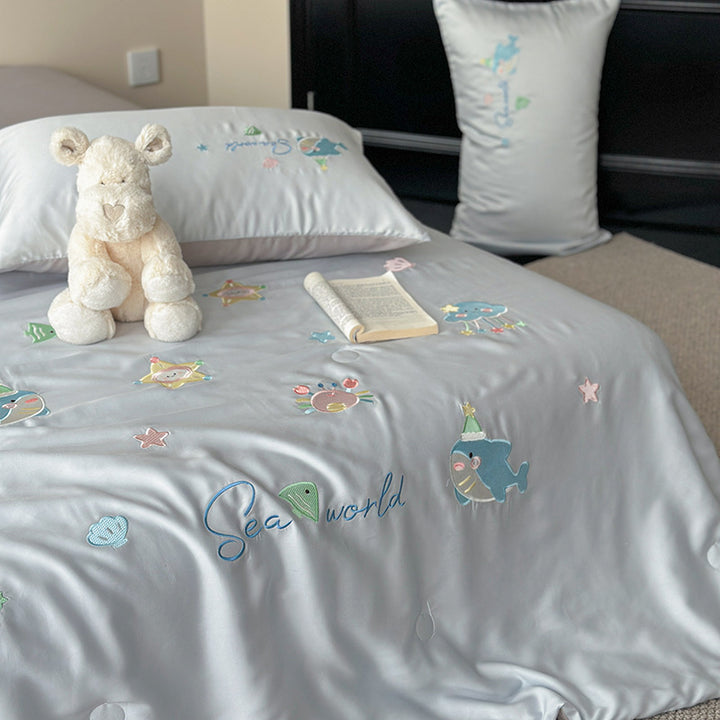 Summer blanket set with embroidery and lyocell fiber
