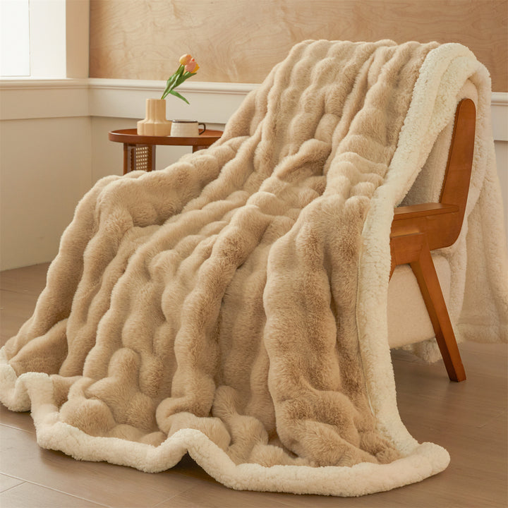 Soft faux fur blanket in rabbit fur look