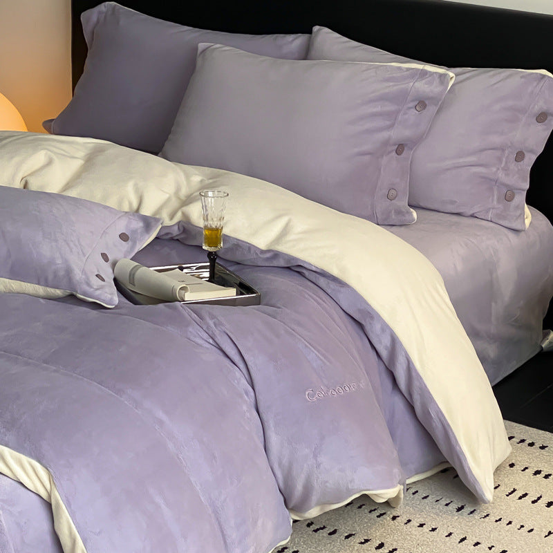 Minimalist bed set made of milk fiber