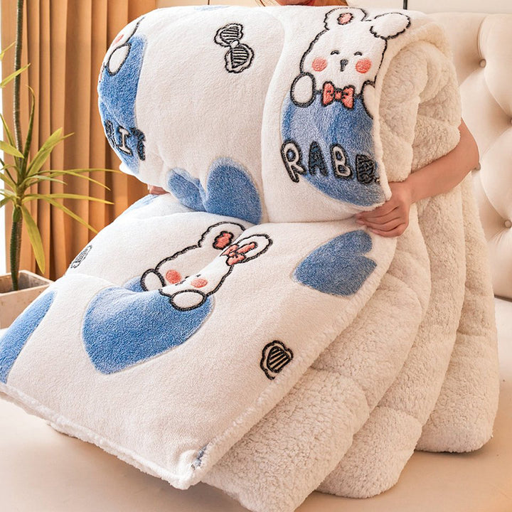 Winter duvet with polyester filling