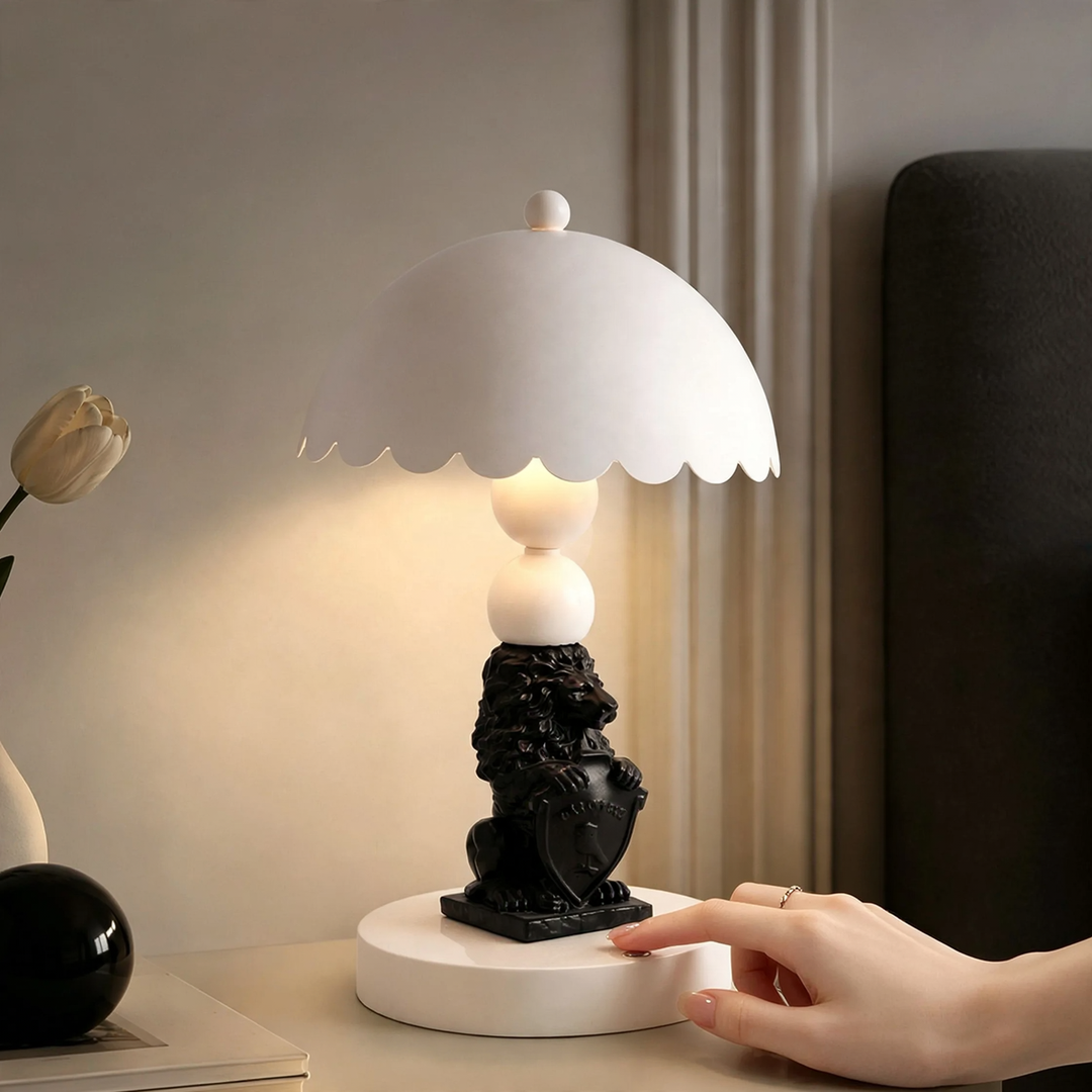 Lion-shaped table lamp, vintage style