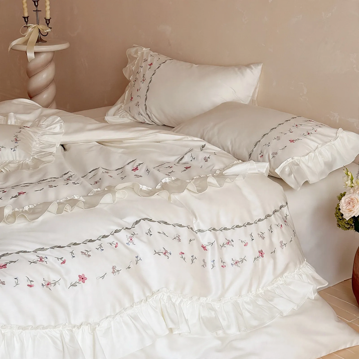 Bedding made of long-staple cotton with embroidery