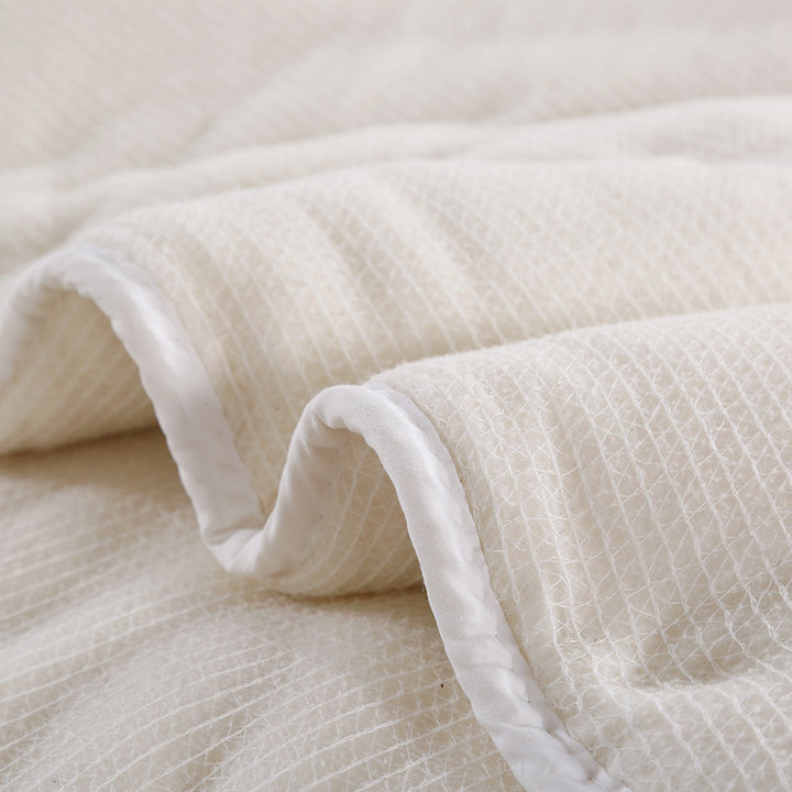 All-season blanket with temperature control