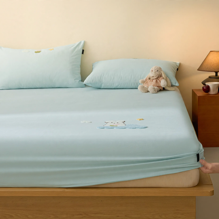 Cotton fitted sheet with cartoon designs, 120–200 cm