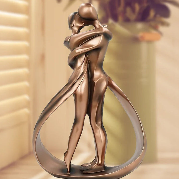 Romantic Lovers Embrace Statue | Bowlift