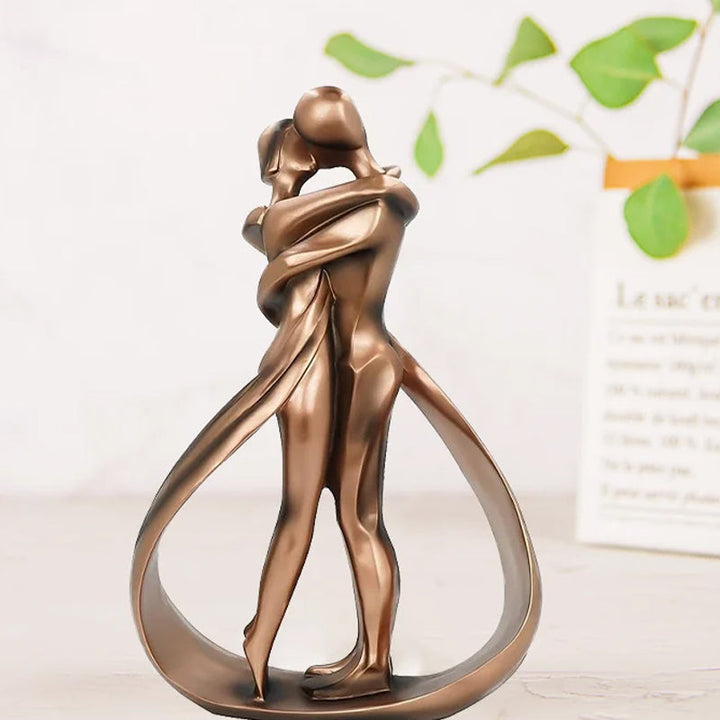 Romantic Lovers Embrace Statue | Bowlift