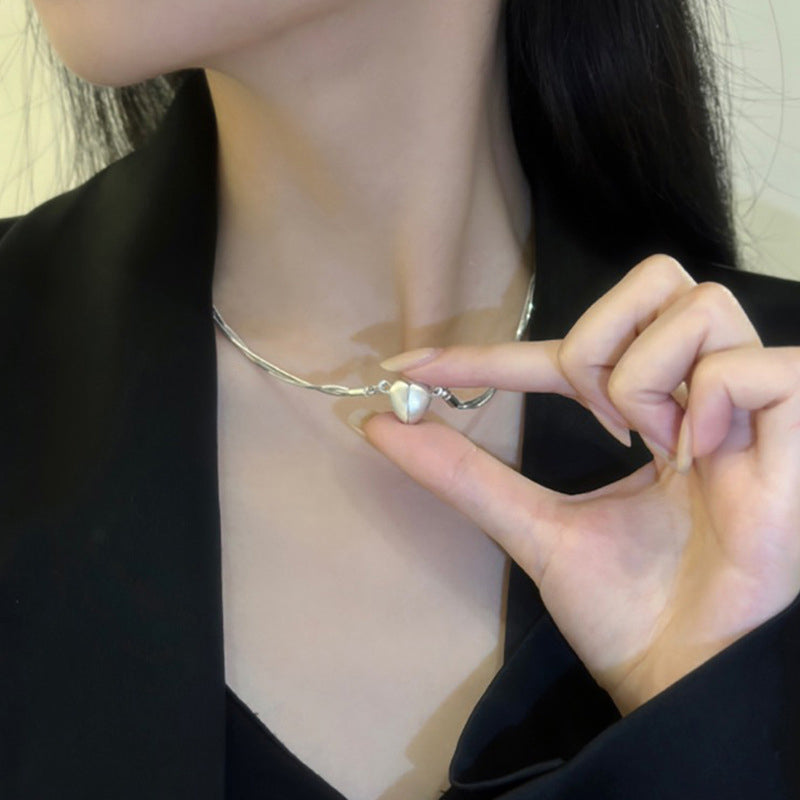 BowLift | Necklace with magnetic heart pendant