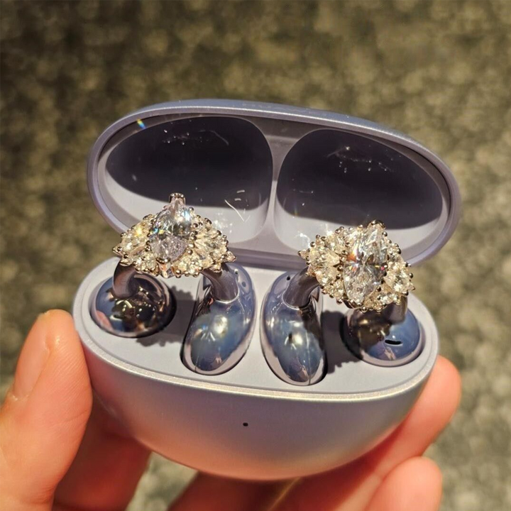 BowLift | Sparkling Butterfly Bow Clips for Earbuds