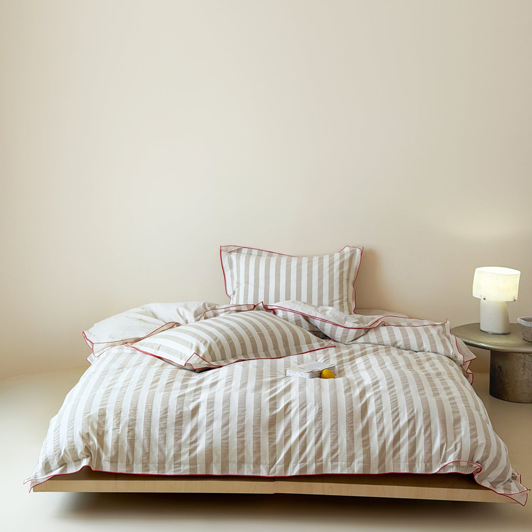 Cotton bed linen set, striped, with lace trim