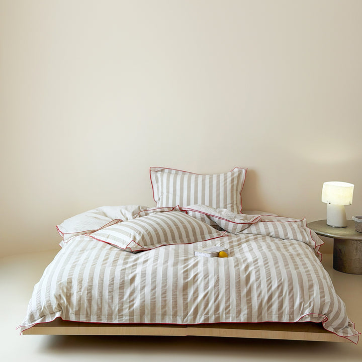 Cotton bed linen set, striped, with lace trim