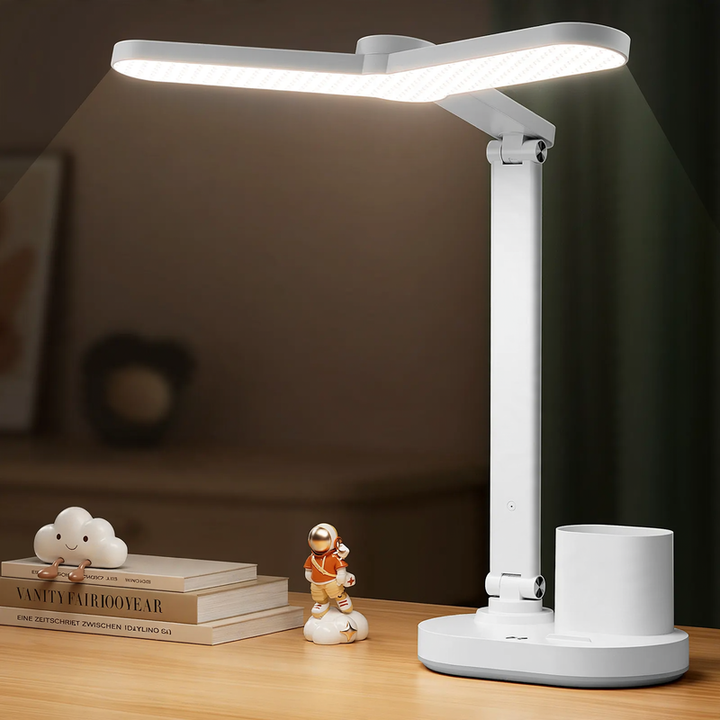 Full spectrum desk lamp for eye-friendly working