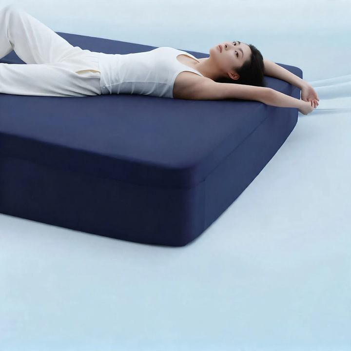 Cooling fitted sheet made of ice silk knit