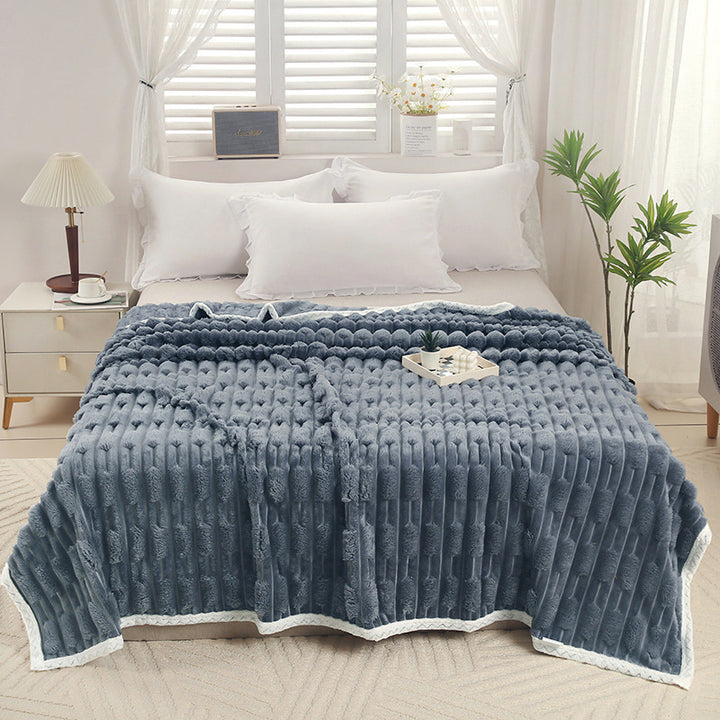 Warm cuddly blanket in fur look