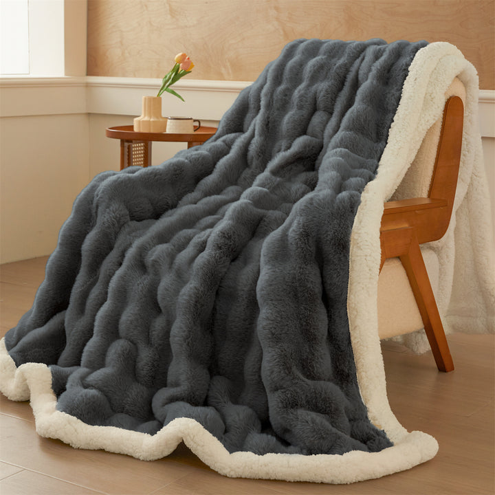 Soft faux fur blanket in rabbit fur look