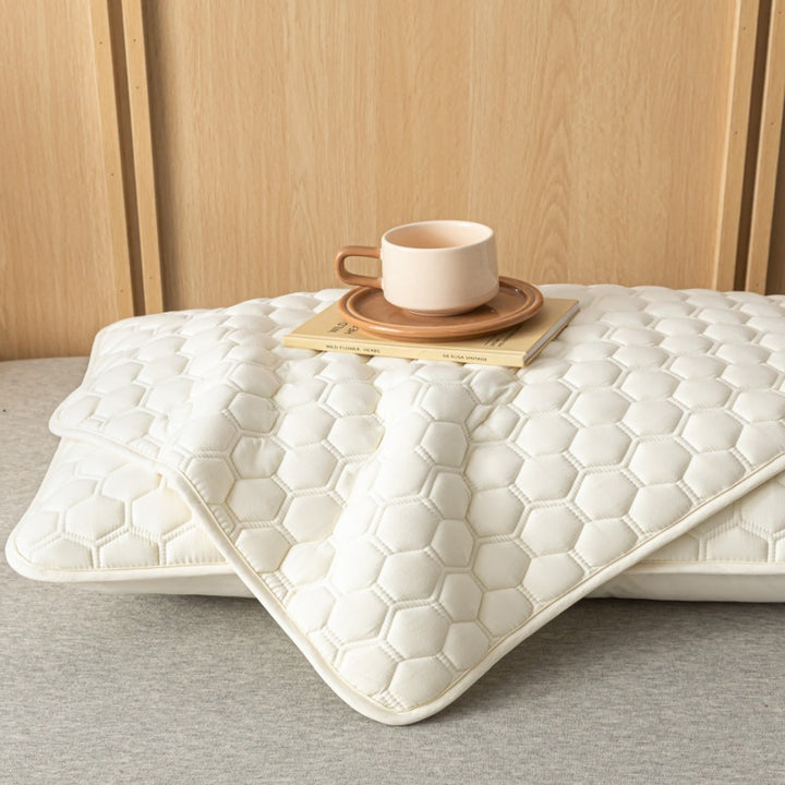 Protective pillow cover with insulation layer, 48×74 cm