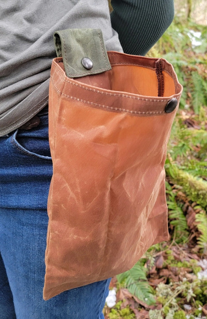 BowLift | Waxed Canvas Folding Foraging Bag with Durable Design