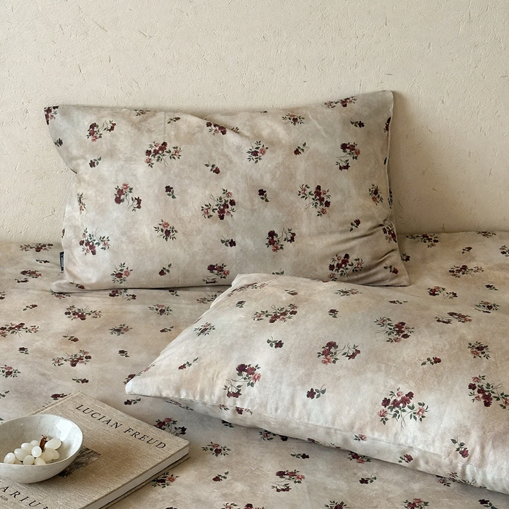 Cotton pillowcases with floral pattern