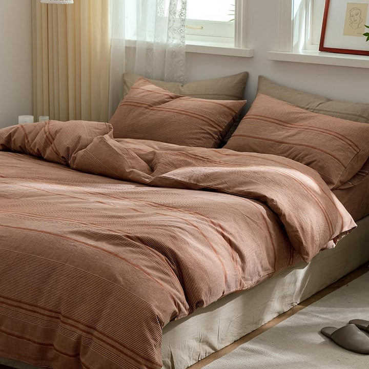 Linen bedding set with button closure