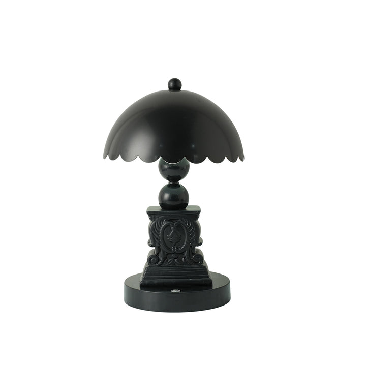Classic column table lamp with relief details