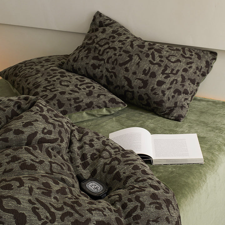 Milk fiber fleece bedding set, geometric design