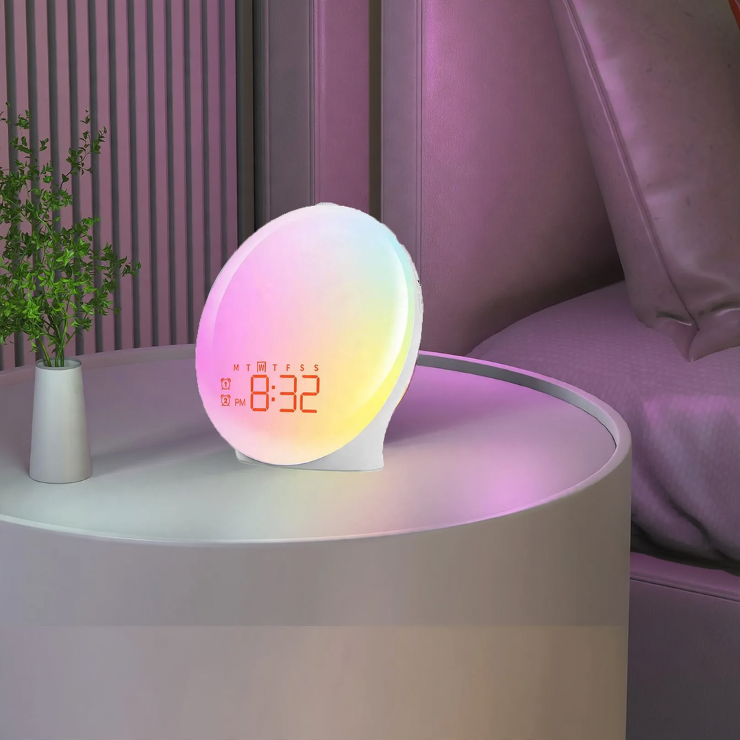 Daylight alarm clock with sunrise simulation