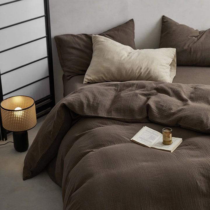 Ruffled cotton bedding, minimal design