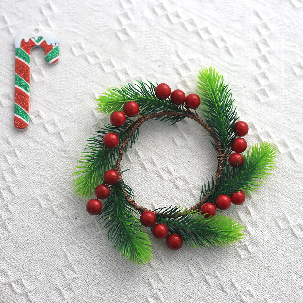 Christmas wreath with pine needles and red berries, 18 cm