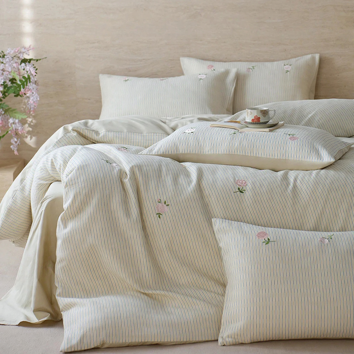Cotton bedding set with jacquard embroidery