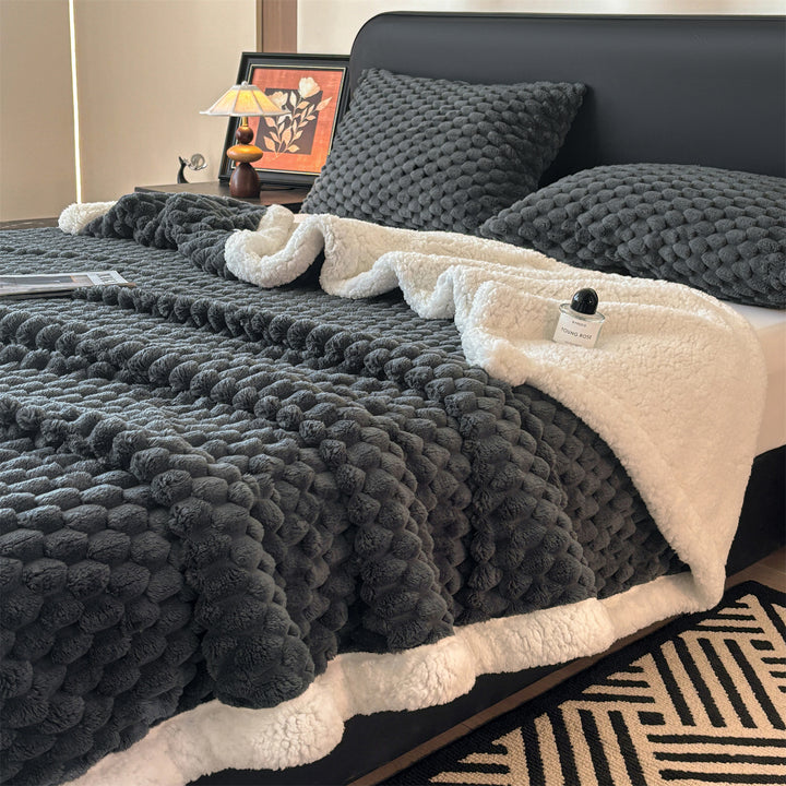 Warm cuddly blanket with lamb fleece imitation