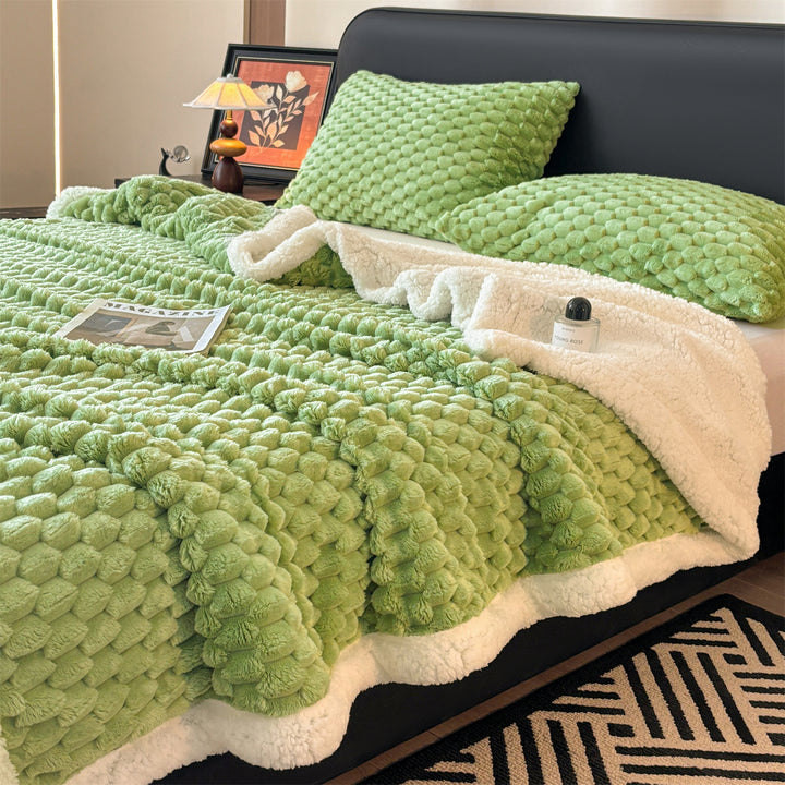 Warm cuddly blanket with lamb fleece imitation