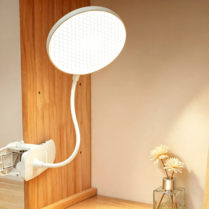 Rechargeable LED clip lamp for studying and reading