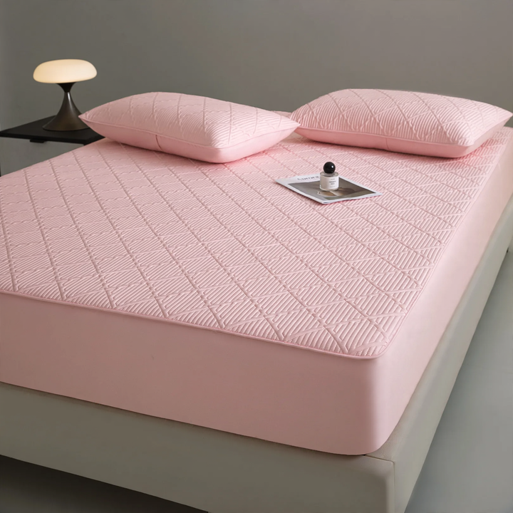 Cotton fitted sheet with slip protection