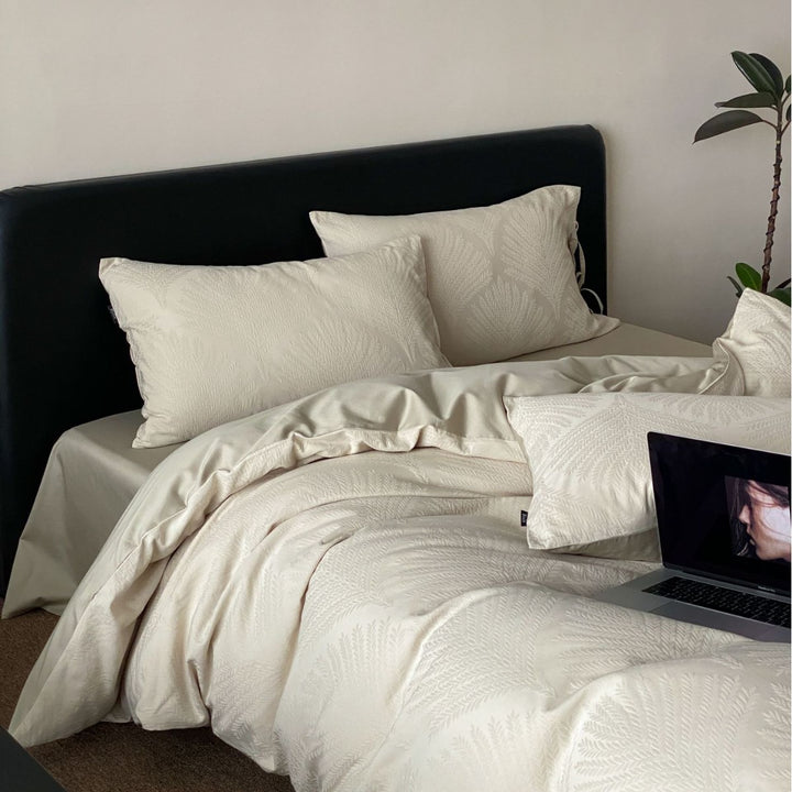 Cotton bedding with geometric pattern
