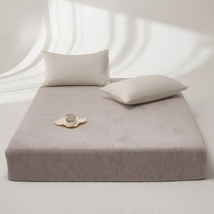 Fitted sheet made of milk fiber, warming