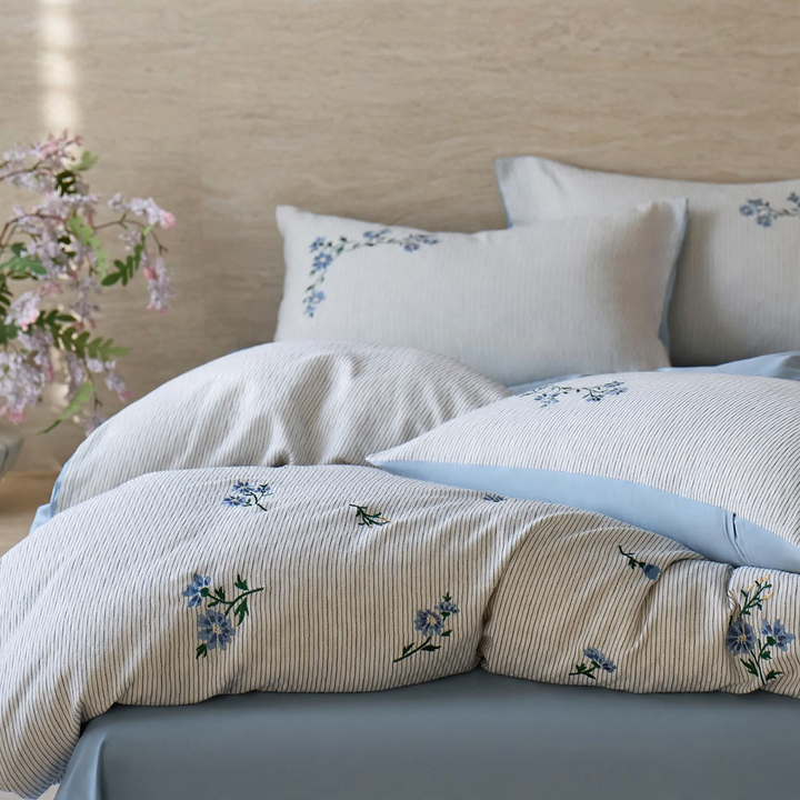Cotton bedding set with fitted sheet