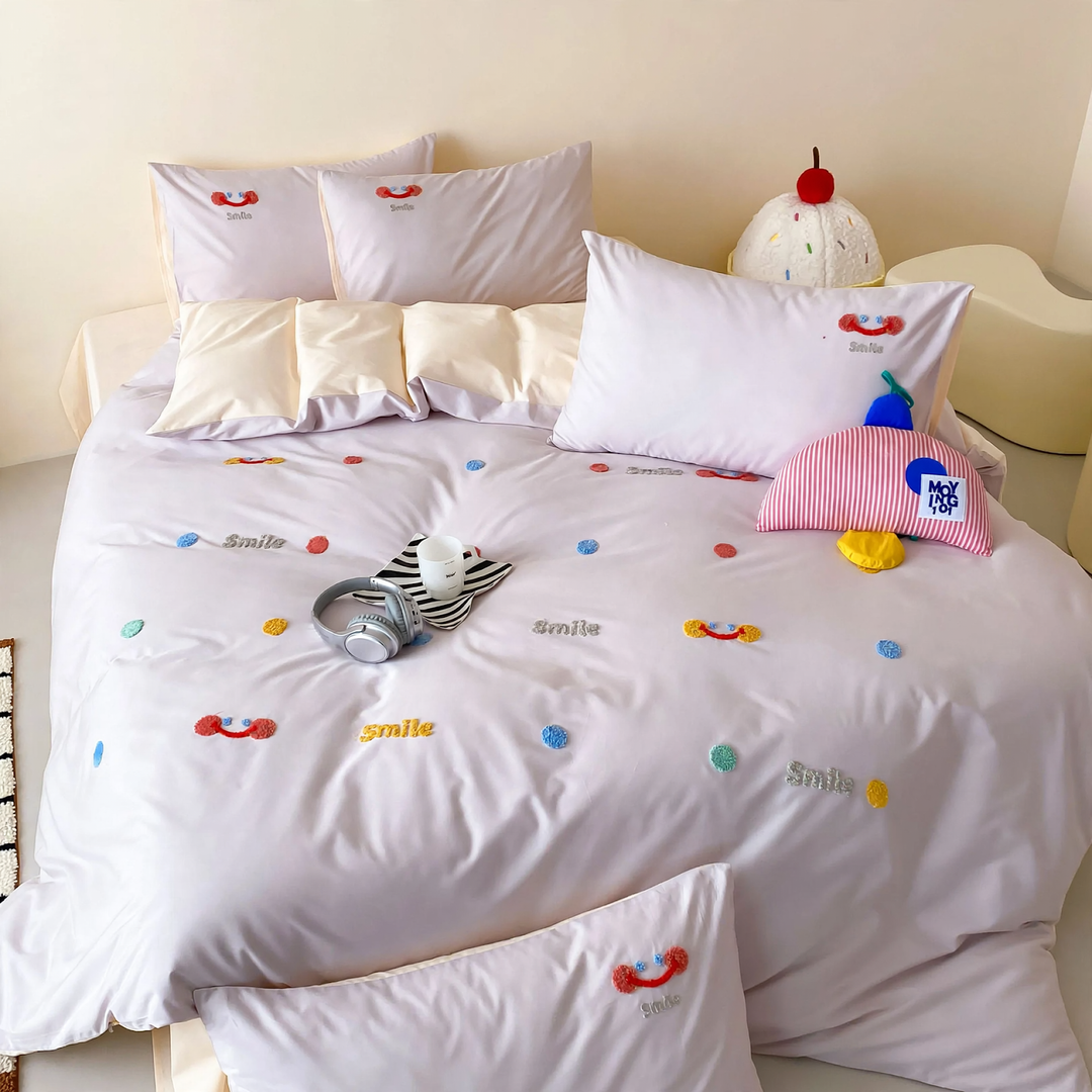 Cotton bedding set with smiley embroidery