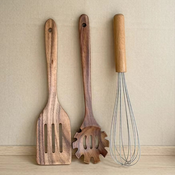 Wooden cooking utensils, various shapes