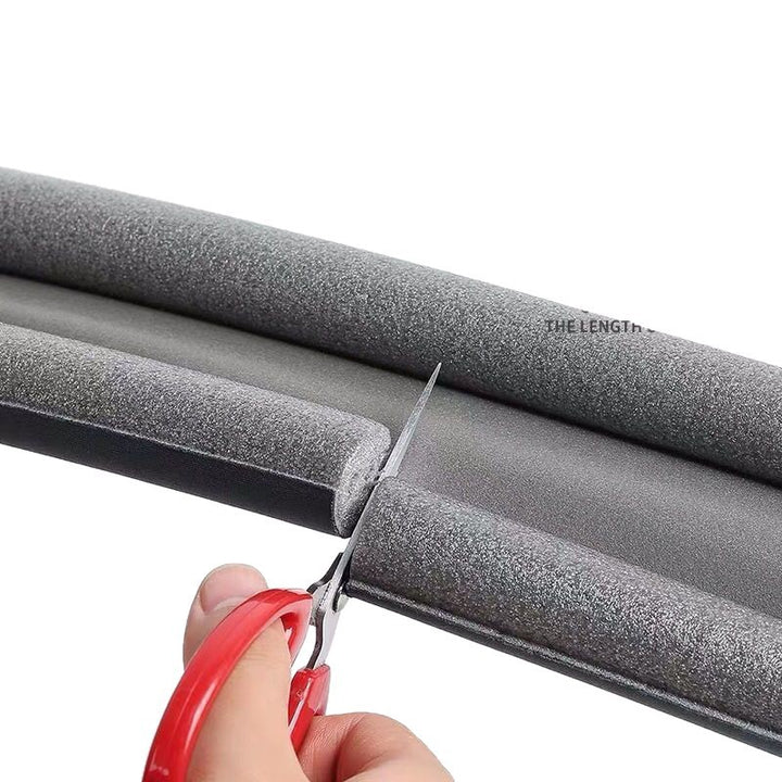 Door sealing strips for door bottoms