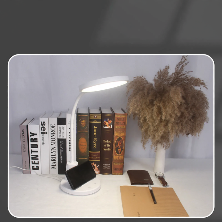 Compact desk lamp for children
