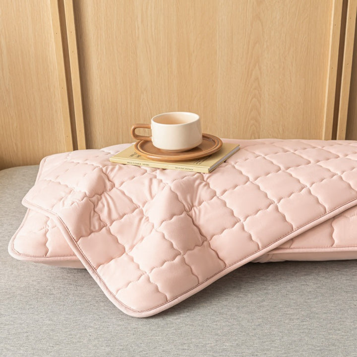 Protective pillow cover with insulation layer, 48×74 cm