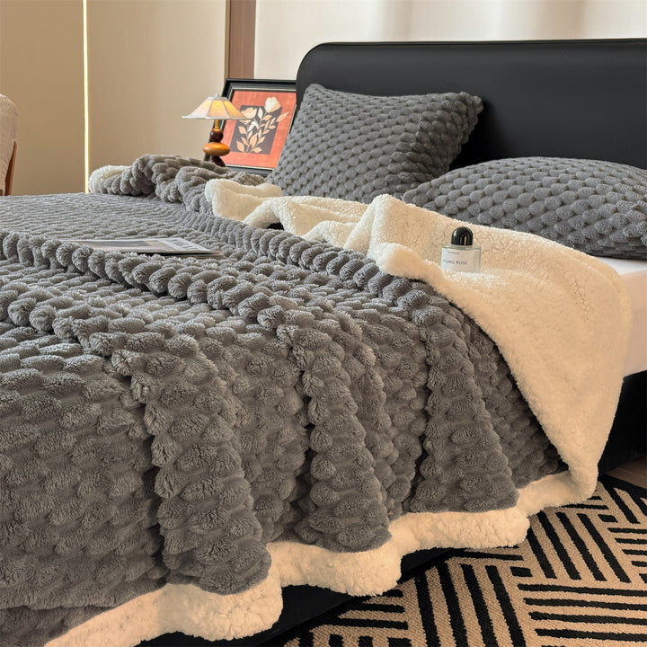 Warm cuddly blanket with lamb fleece imitation