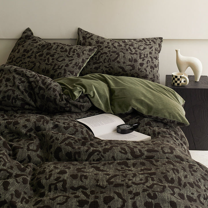 Milk fiber fleece bedding set, geometric design