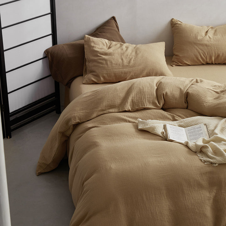 Ruffled cotton bedding, minimal design