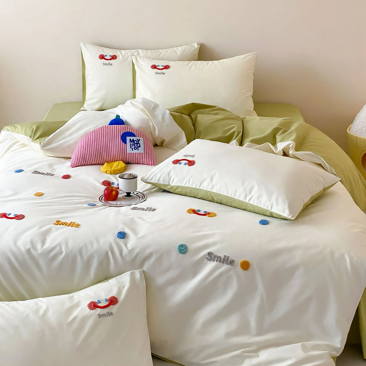 Cotton bedding set with smiley embroidery