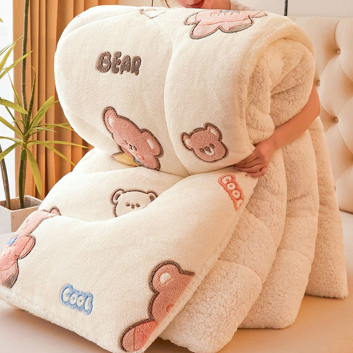 Winter duvet with polyester filling