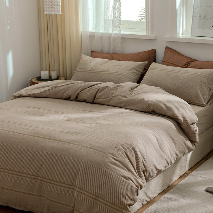 Linen bedding set with button closure