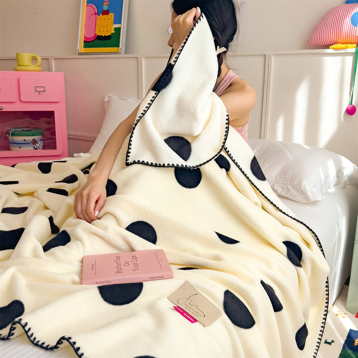 Fluffy wool blanket with wave pattern, versatile