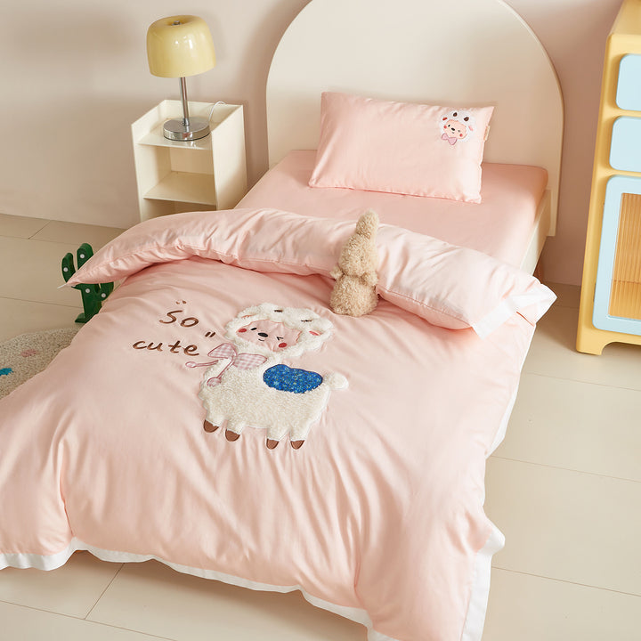 Kindergarten bedding set with cartoon motifs