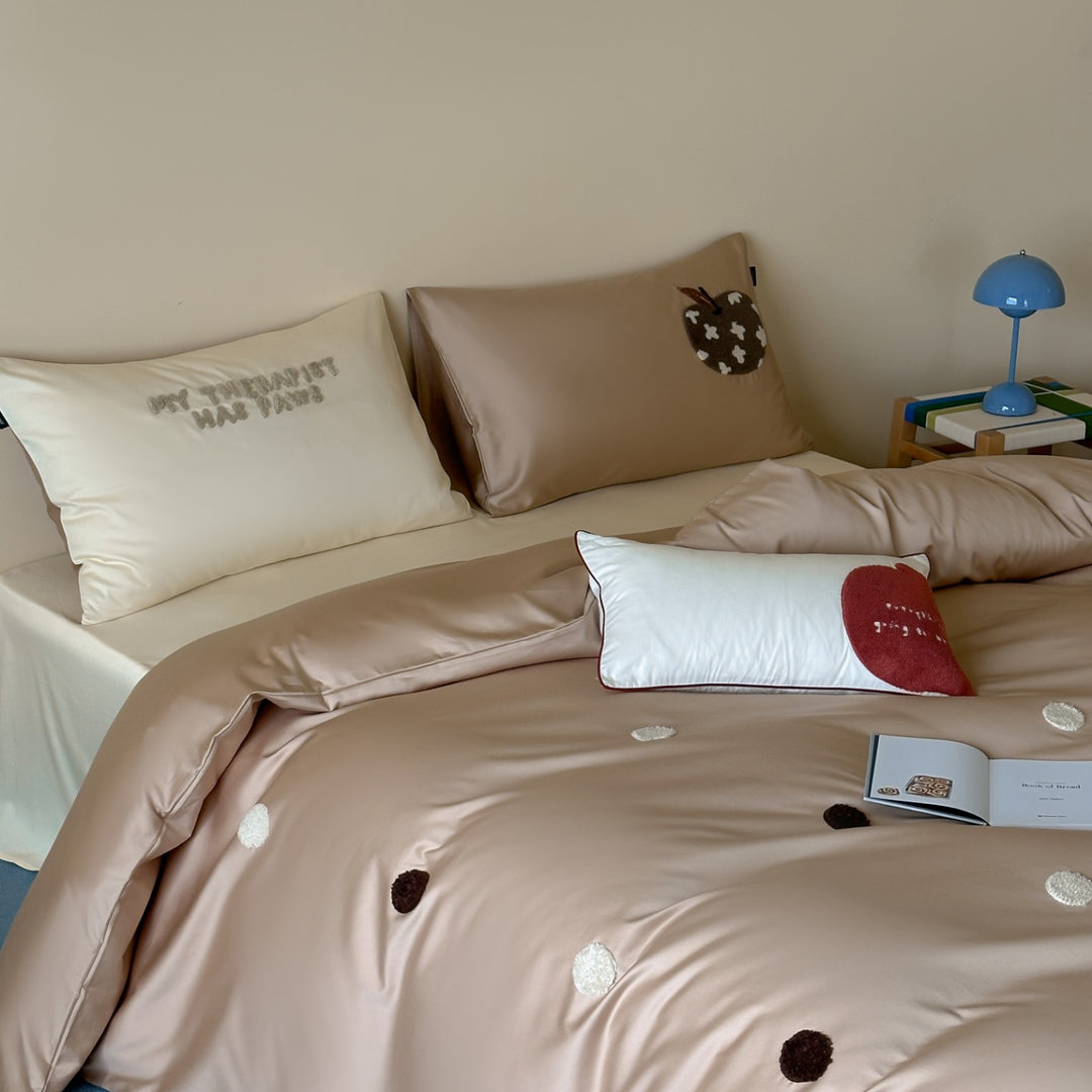Bedding set made of long-staple combed cotton with embroidery